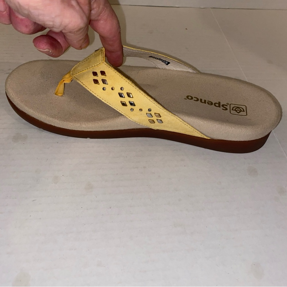 Spenco Women's Yellow Sandals size 8.5 new without tags